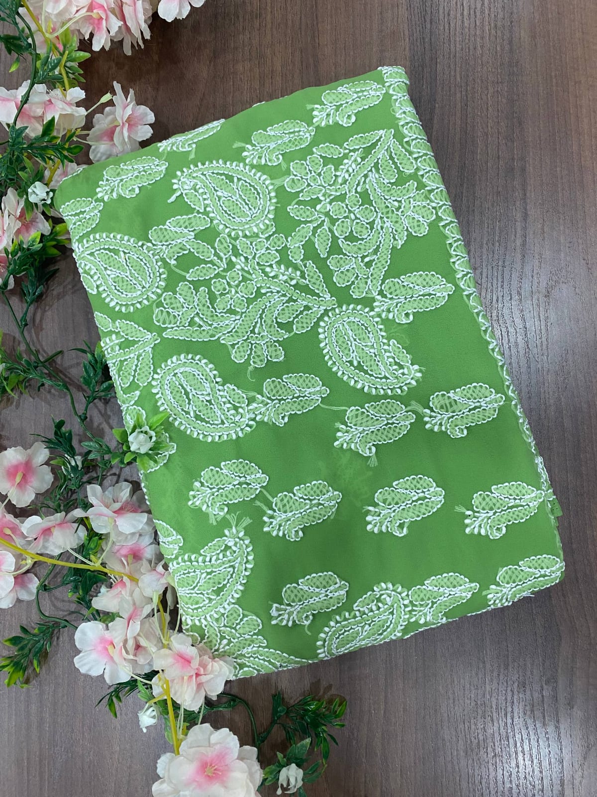 Beautiful Georgette Saree with Designer Lining Work Pallu & Blouse